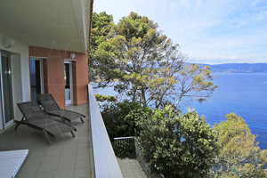 Sea view villa in Cap Bnat
