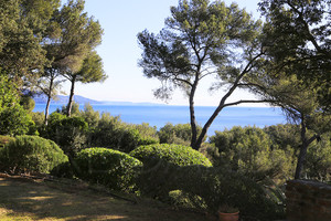sea view property in Gaou Bénat