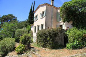 Villa with sea view in Carqueiranne sold by agence du Regard