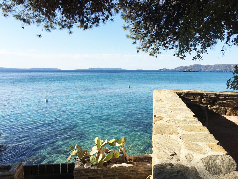 Waterfront property in Le Lavandou -THIS PROPERTY HAS BEEN SOLD BY AGENCE DU REGARD.