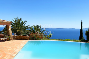 Villa with sea view for sale in Rayol Canadel