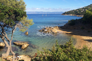 House with sea view in Levant island