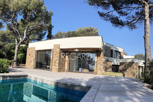 contemporary house with sea view in Gaou Bénat