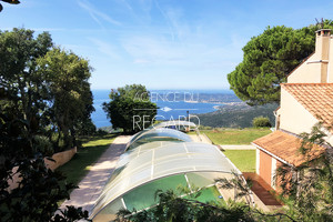 Property with sea view in le Lavandou