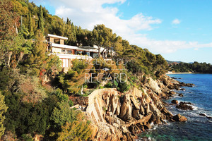 waterfron tproperty for sale in le Lavandou by Agence du Regard