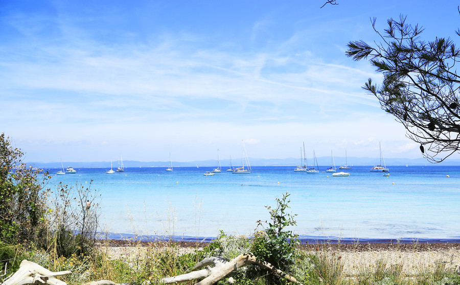 Waterfront apartment in Porquerolles - THIS APARTMENT HAS BEEN SOLD BY AGENCE DU REGARD -