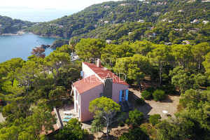 House with sea view in Cap Bénat