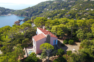 House with sea view in Cap Bnat