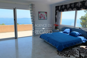 Villa with sea view for sale in Carqueiranne