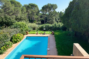 Villa for sale in Gaou Bénat with pool