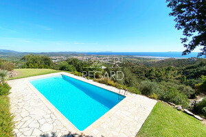 Property with sea view in la Londe les Maures
