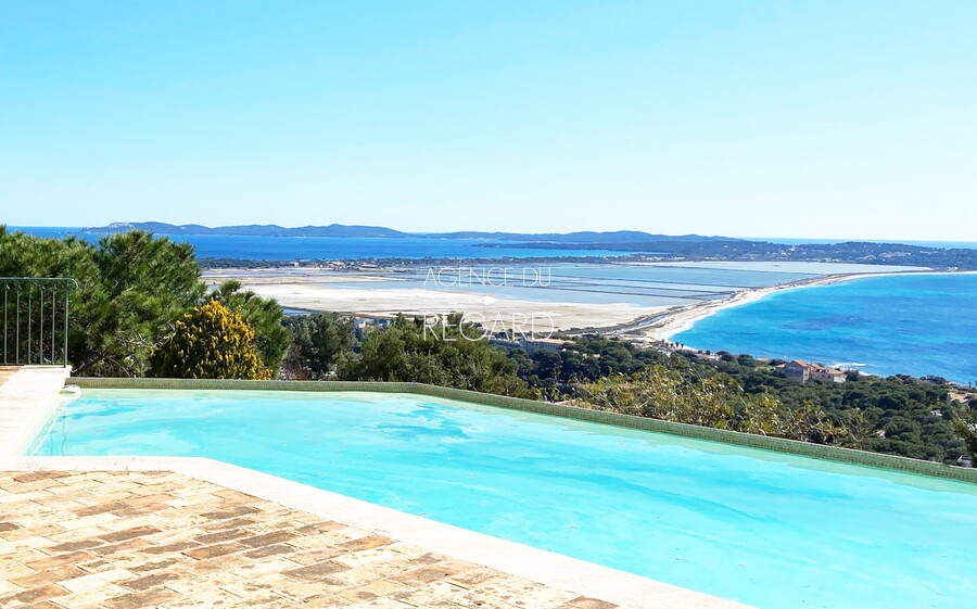 Property with panoramic sea view in Hyères THIS PROPERTY HAS BEEN SOLD BY L'AGENCE DU REGARD