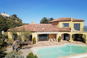 Property with sea view in Hyères