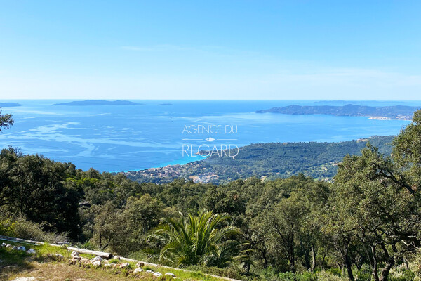 Property with sea view in Le Lavandou