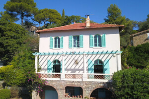 House with sea view in Hyres