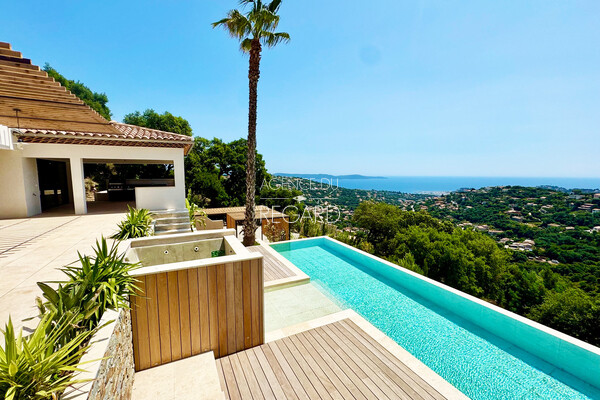 Property with seaview in Cavalaire