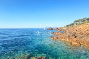 Waterfront property in Saint-Raphal