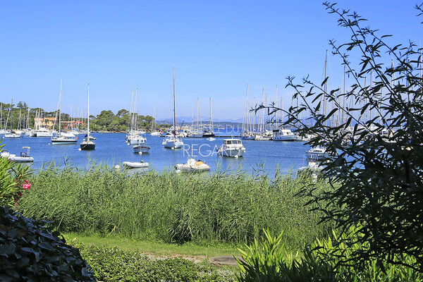 Waterfront apartment in Porquerolles