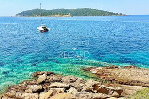 property with sea view in Levant island