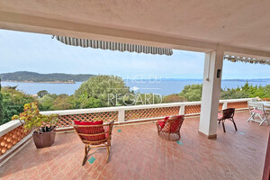 property with sea view in Levant island