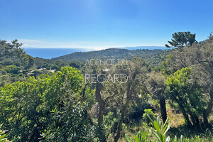 building plot with sea view in Gaou B�nat