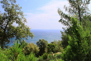 Plot with sea view in Gaou Bénat