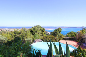 villa with sea view in Hyres sold by agence du Regard