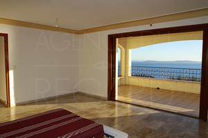 villa with sea view in Rayol Canadel sold by agence du Regard