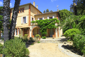 Waterfront property in Cavalire